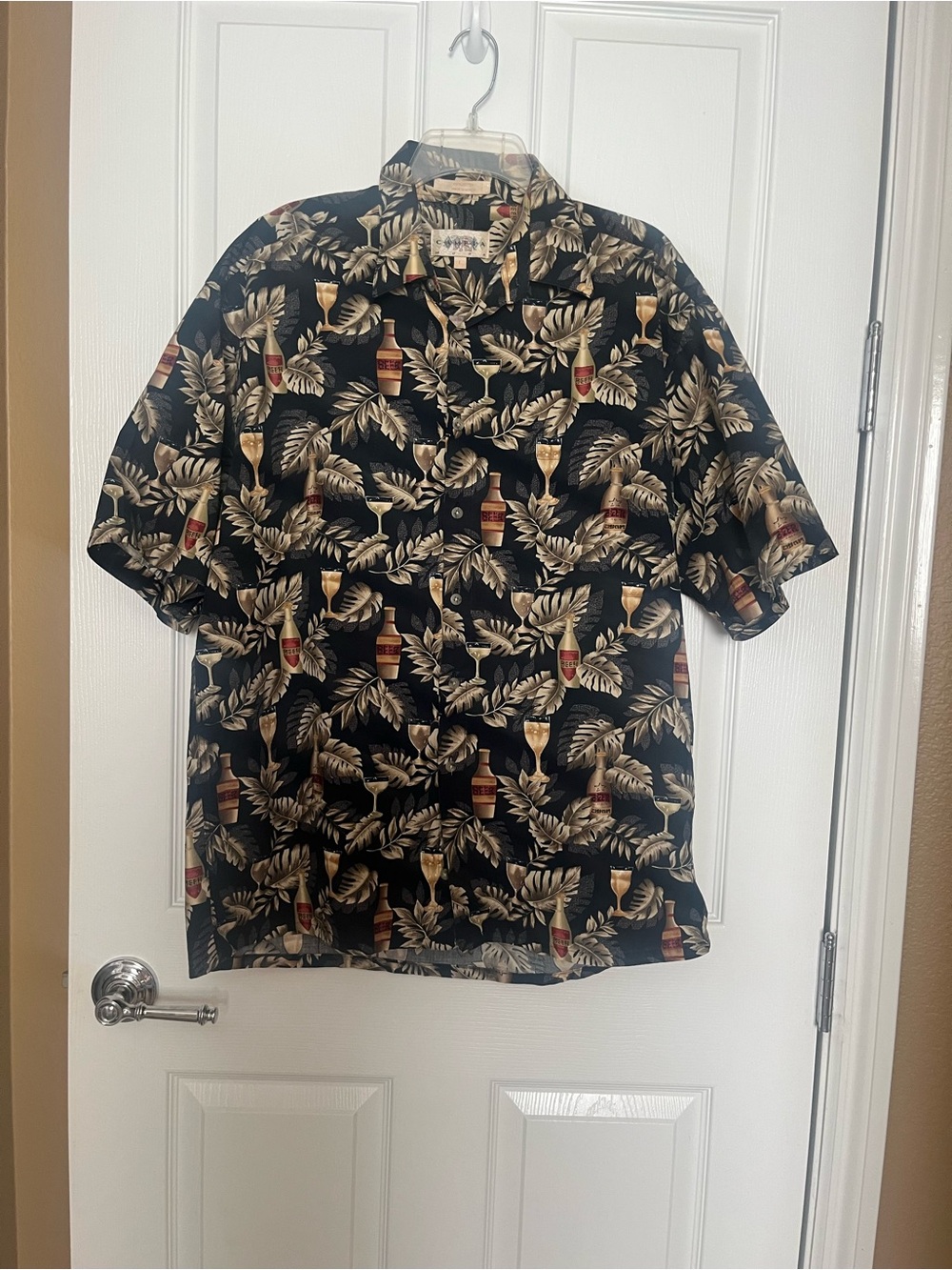 Short-Sleeve Black Tropical Print Button-Down Shirt